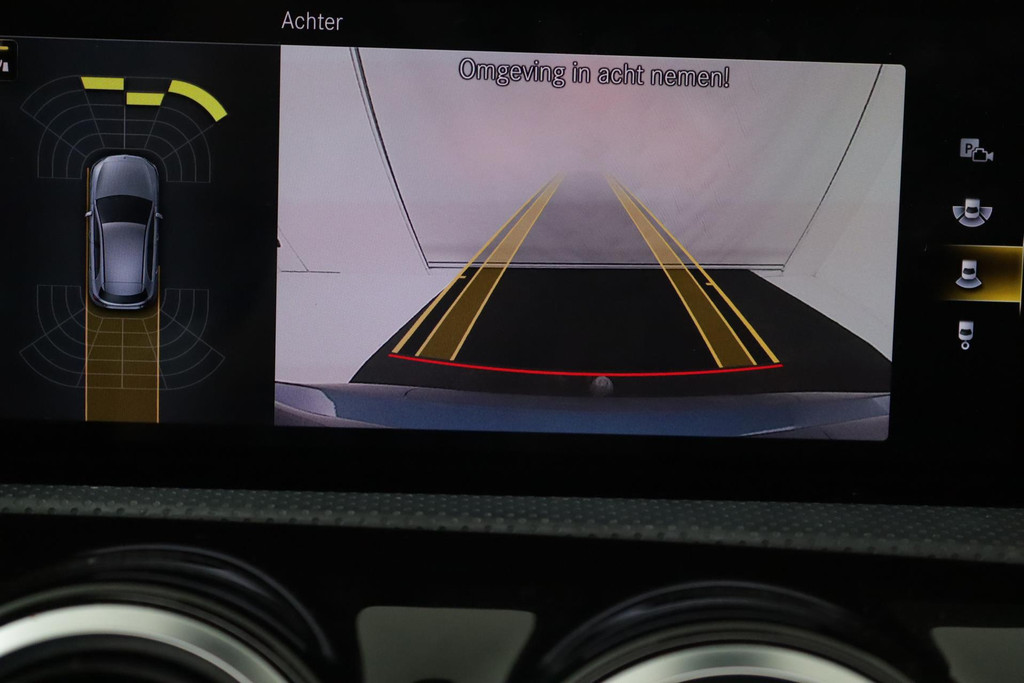 
Benz A-Klasse 180 Business Solution AMG Automaat (PANORAMADAK, CAMERA, TREKHAAK, PDC, NL-AUTO, GOED ONDERHOUDEN) vol									