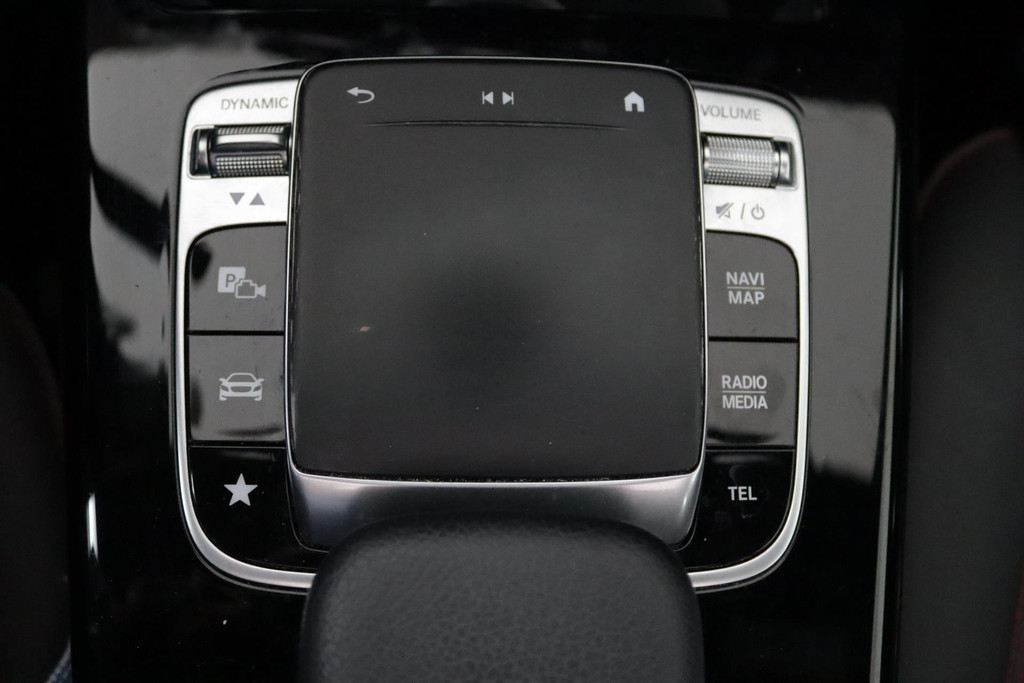 
Benz A-Klasse 180 Business Solution AMG Automaat (PANORAMADAK, CAMERA, TREKHAAK, PDC, NL-AUTO, GOED ONDERHOUDEN) vol									