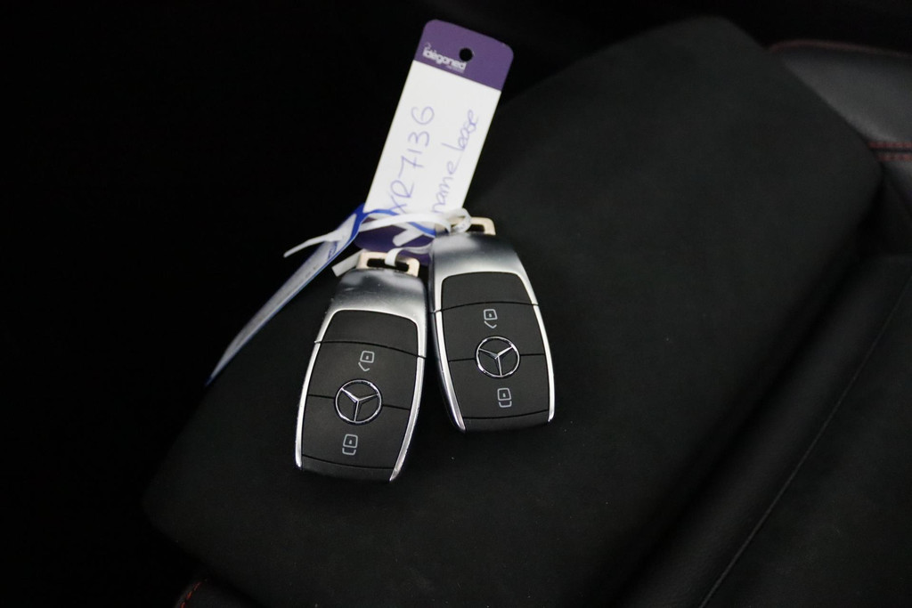 
Benz A-Klasse 180 Business Solution AMG Automaat (PANORAMADAK, CAMERA, TREKHAAK, PDC, NL-AUTO, GOED ONDERHOUDEN) vol									