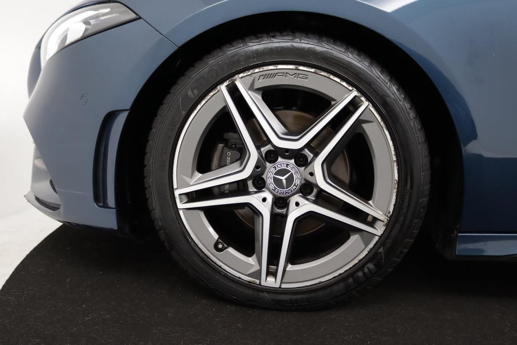 
Benz A-Klasse 180 Business Solution AMG Automaat (PANORAMADAK, CAMERA, TREKHAAK, PDC, NL-AUTO, GOED ONDERHOUDEN) vol									