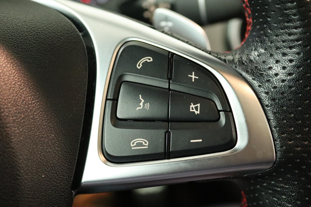 
Benz GLA 180 Business Solution Automaat (PANORAMADAK, CAMERA, STOELVERWARMING, CLIMA, GOED ONDERHOUDEN) vol									