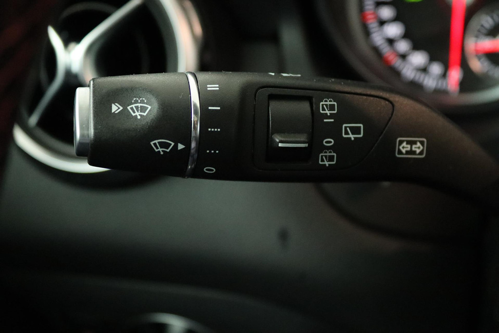 
Benz GLA 180 Business Solution Automaat (PANORAMADAK, CAMERA, STOELVERWARMING, CLIMA, GOED ONDERHOUDEN) vol									