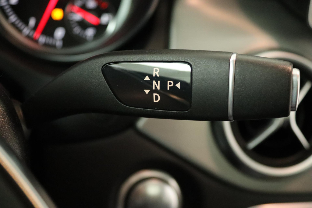 
Benz GLA 180 Business Solution Automaat (PANORAMADAK, CAMERA, STOELVERWARMING, CLIMA, GOED ONDERHOUDEN) vol									