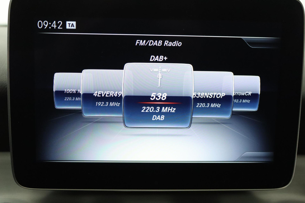 
Benz GLA 180 Business Solution Automaat (PANORAMADAK, CAMERA, STOELVERWARMING, CLIMA, GOED ONDERHOUDEN) vol									