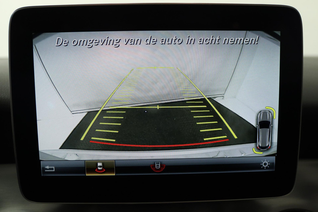 
Benz GLA 180 Business Solution Automaat (PANORAMADAK, CAMERA, STOELVERWARMING, CLIMA, GOED ONDERHOUDEN) vol									