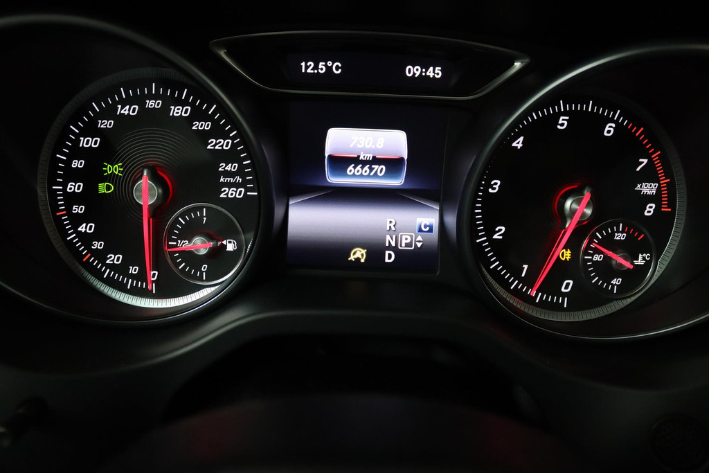 
Benz GLA 180 Business Solution Automaat (PANORAMADAK, CAMERA, STOELVERWARMING, CLIMA, GOED ONDERHOUDEN) vol									