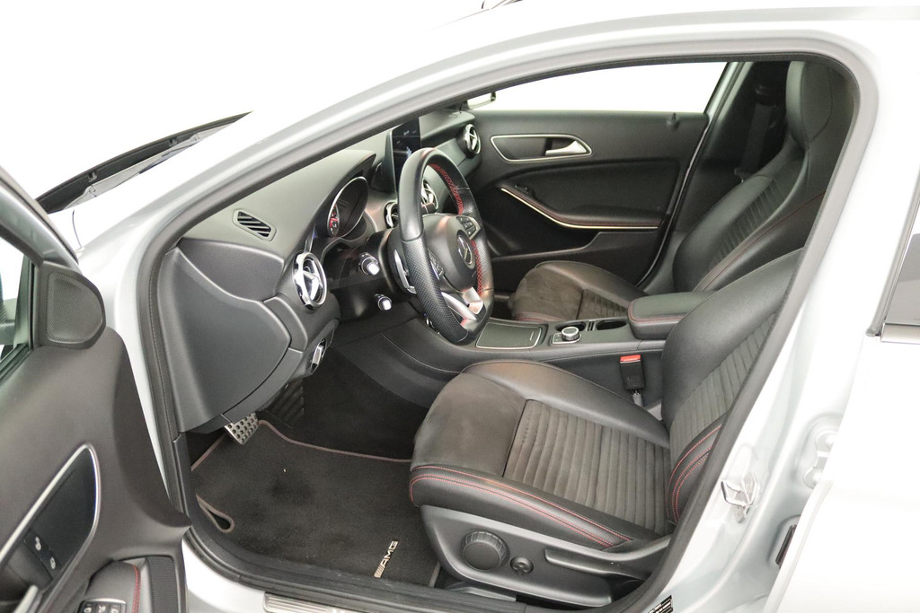 
Benz GLA 180 Business Solution Automaat (PANORAMADAK, CAMERA, STOELVERWARMING, CLIMA, GOED ONDERHOUDEN) vol									