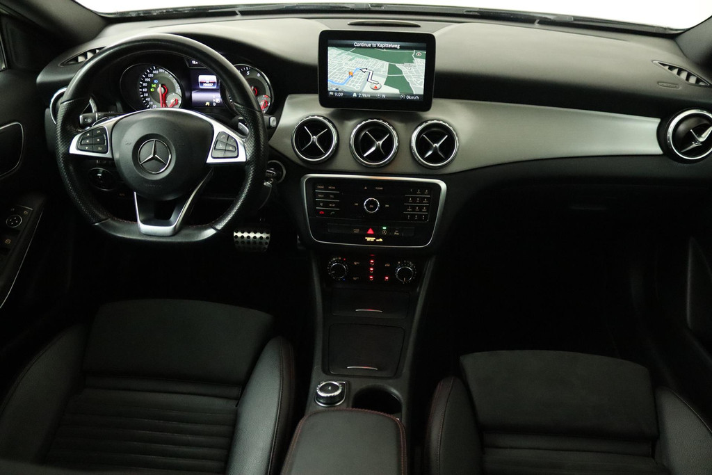 
Benz GLA 180 AMG Night Edition Plus (NAVIGATIE, TREKHAAK, PARKEERSENSOREN, AUTOMAAT, GOED ONDERHOUDEN) vol									