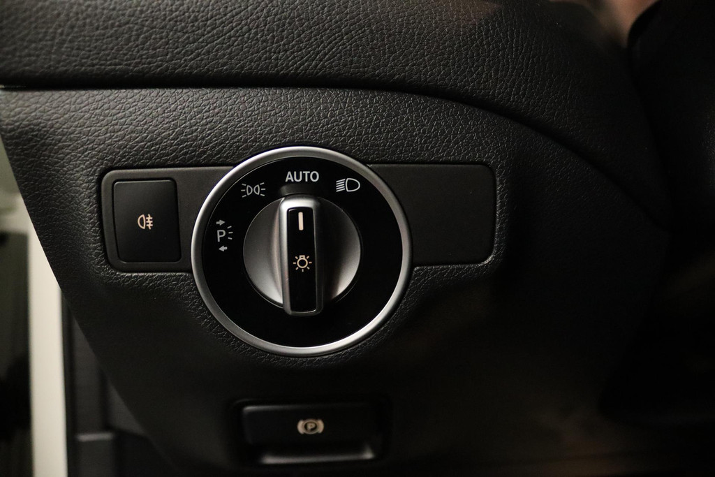 
Benz GLA 180 AMG Night Edition Plus (NAVIGATIE, TREKHAAK, PARKEERSENSOREN, AUTOMAAT, GOED ONDERHOUDEN) vol									