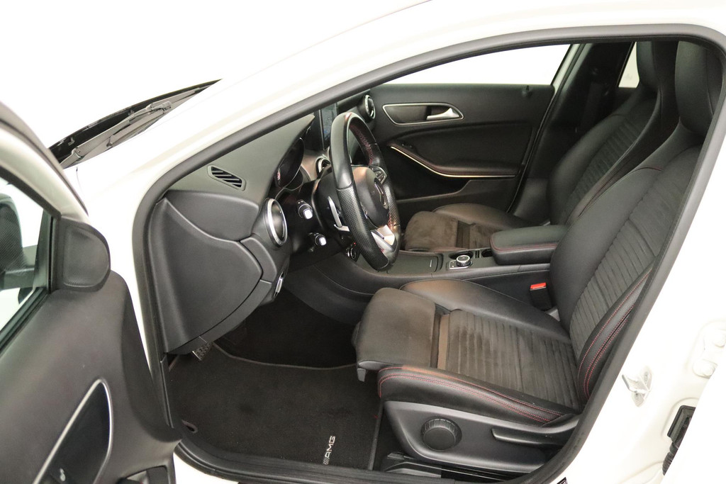 
Benz GLA 180 AMG Night Edition Plus (NAVIGATIE, TREKHAAK, PARKEERSENSOREN, AUTOMAAT, GOED ONDERHOUDEN) vol									