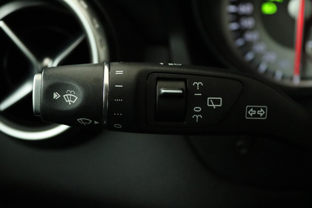 
Benz GLA 180 AMG Night Edition Plus (NAVIGATIE, TREKHAAK, PARKEERSENSOREN, AUTOMAAT, GOED ONDERHOUDEN) vol									