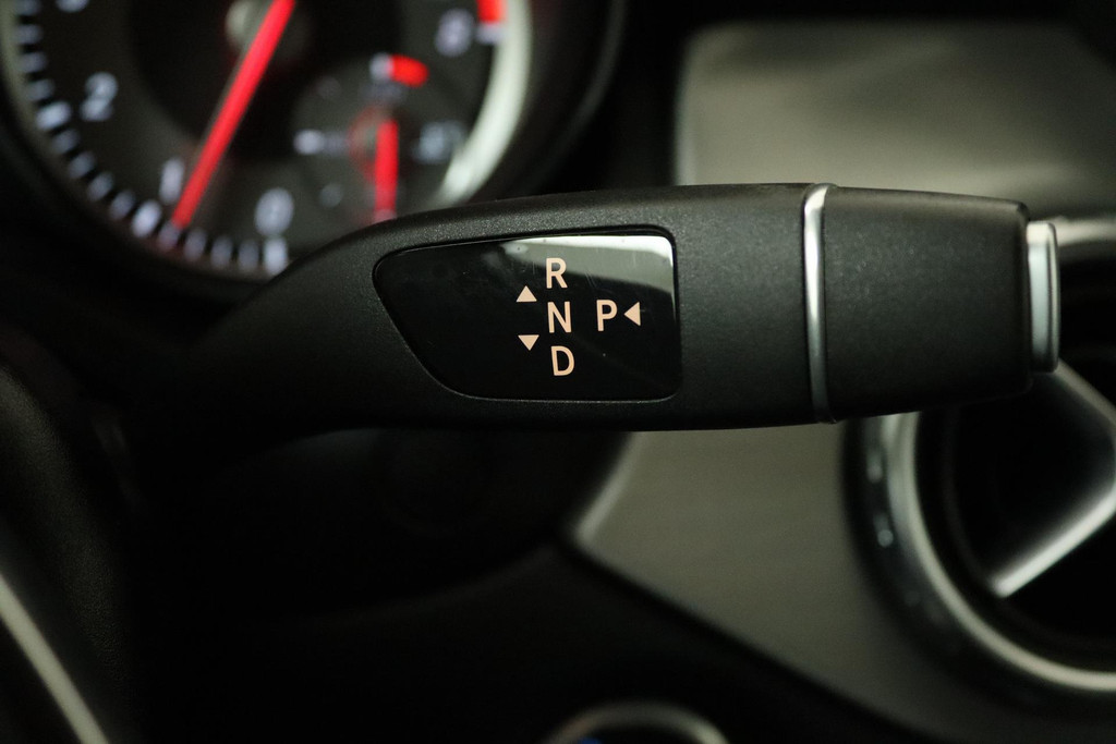 
Benz GLA 180 AMG Night Edition Plus (NAVIGATIE, TREKHAAK, PARKEERSENSOREN, AUTOMAAT, GOED ONDERHOUDEN) vol									