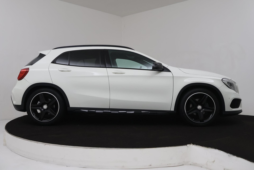 
Benz GLA 180 AMG Night Edition Plus (NAVIGATIE, TREKHAAK, PARKEERSENSOREN, AUTOMAAT, GOED ONDERHOUDEN) vol									