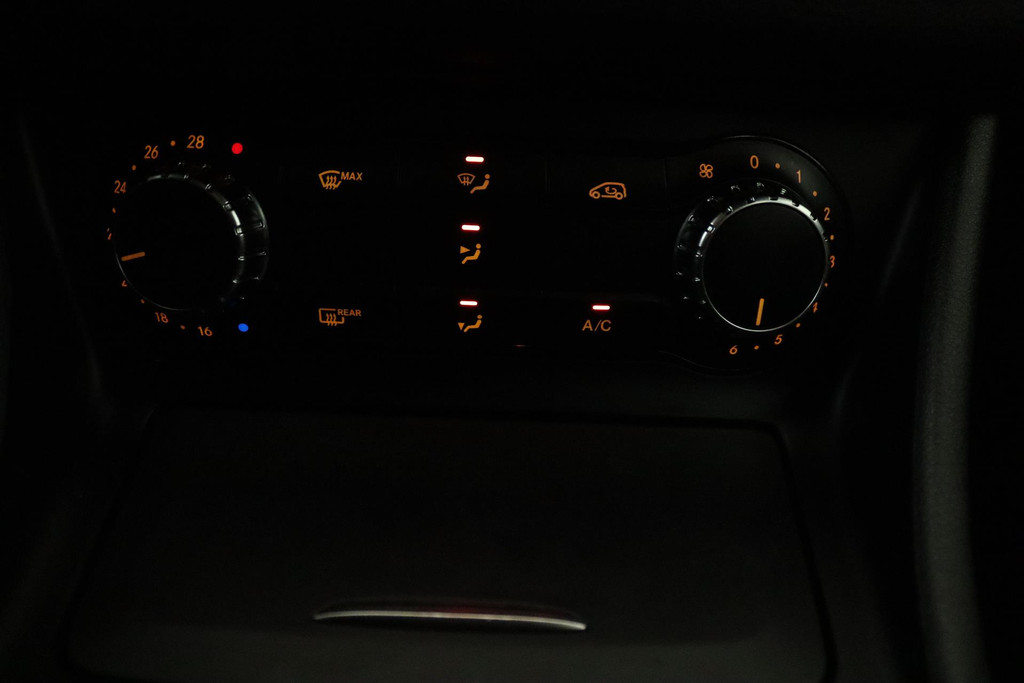 
Benz GLA 180 AMG Night Edition Plus (NAVIGATIE, TREKHAAK, PARKEERSENSOREN, AUTOMAAT, GOED ONDERHOUDEN) vol									