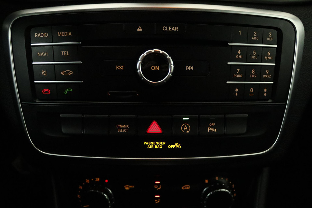 
Benz GLA 180 AMG Night Edition Plus (NAVIGATIE, TREKHAAK, PARKEERSENSOREN, AUTOMAAT, GOED ONDERHOUDEN) vol									