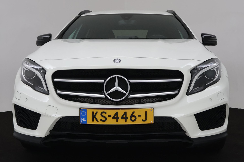 
Benz GLA 180 AMG Night Edition Plus (NAVIGATIE, TREKHAAK, PARKEERSENSOREN, AUTOMAAT, GOED ONDERHOUDEN) vol									