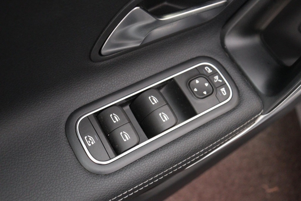 
Benz CLA-Klasse Shooting Brake 180 Business Solution Luxury vol									