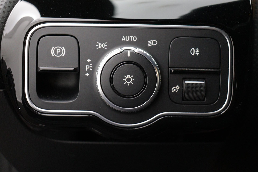 
Benz CLA-Klasse Shooting Brake 180 Business Solution Luxury vol									