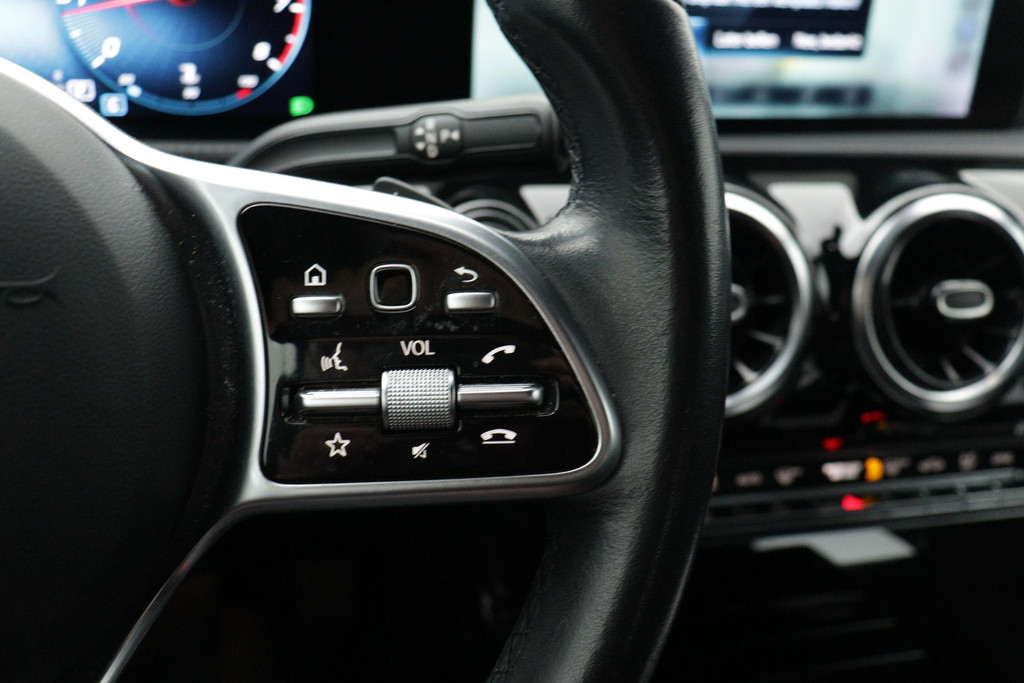 
Benz CLA-Klasse Shooting Brake 180 Business Solution Luxury vol									