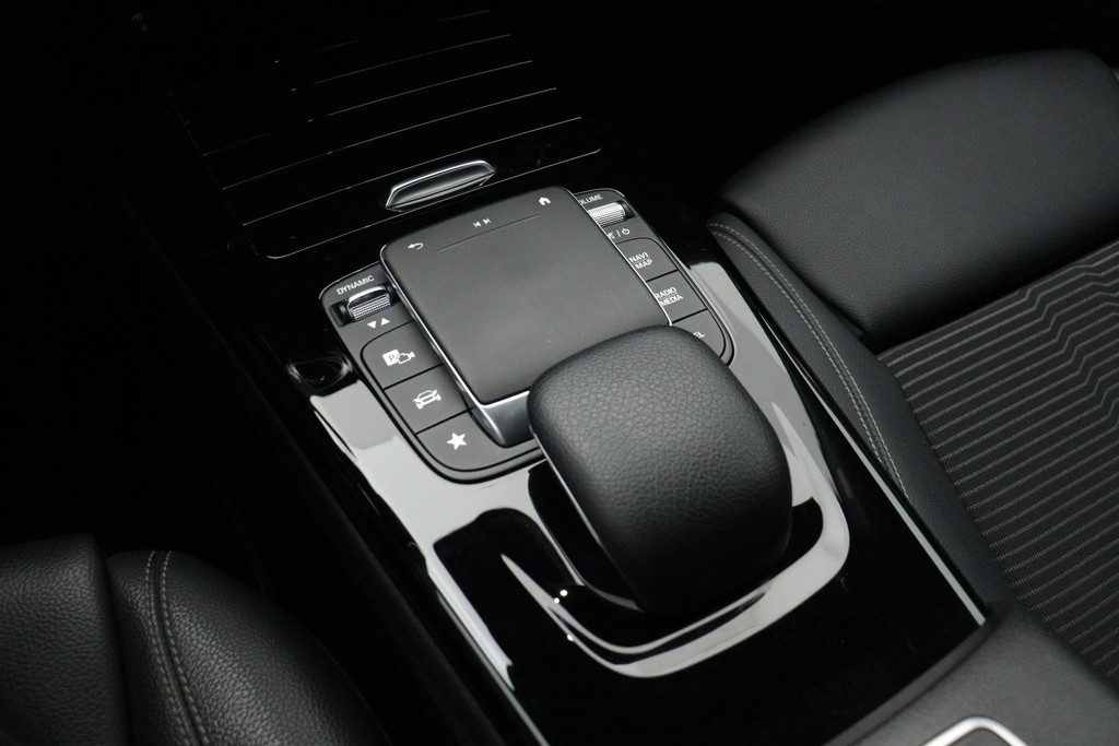 
Benz CLA-Klasse Shooting Brake 180 Business Solution Luxury vol									