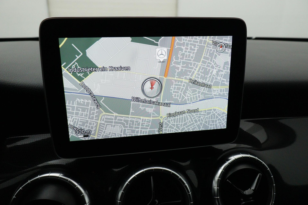 
Benz CLA-Klasse 180 Ambition Sport Automaat (NAVIGATIE, PARKEERSENSOREN, SPORTSTOELEN) vol									