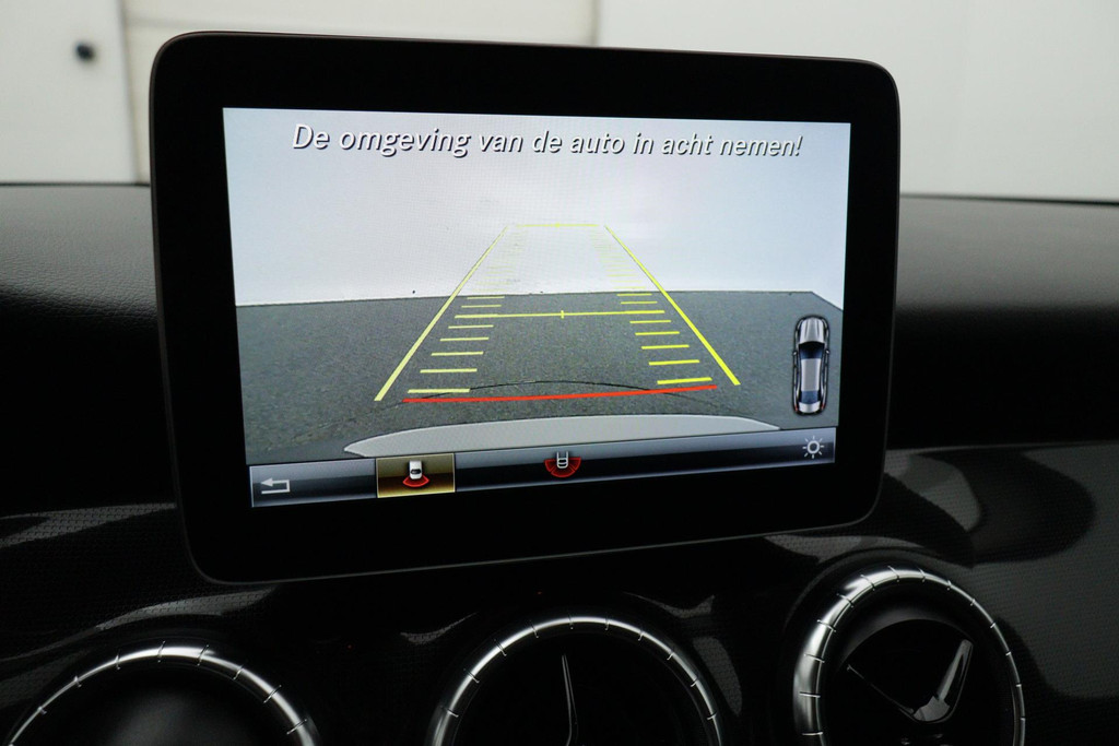 
Benz CLA-Klasse 180 Ambition Sport Automaat (NAVIGATIE, PARKEERSENSOREN, SPORTSTOELEN) vol									