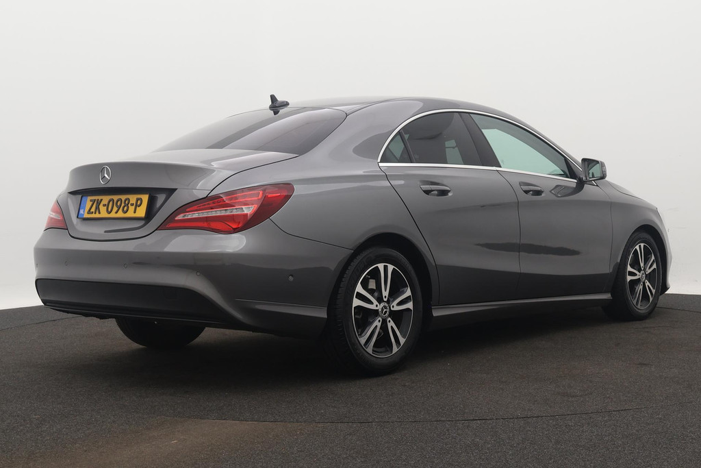 
Benz CLA-Klasse 180 Ambition Sport Automaat (NAVIGATIE, PARKEERSENSOREN, SPORTSTOELEN) vol									