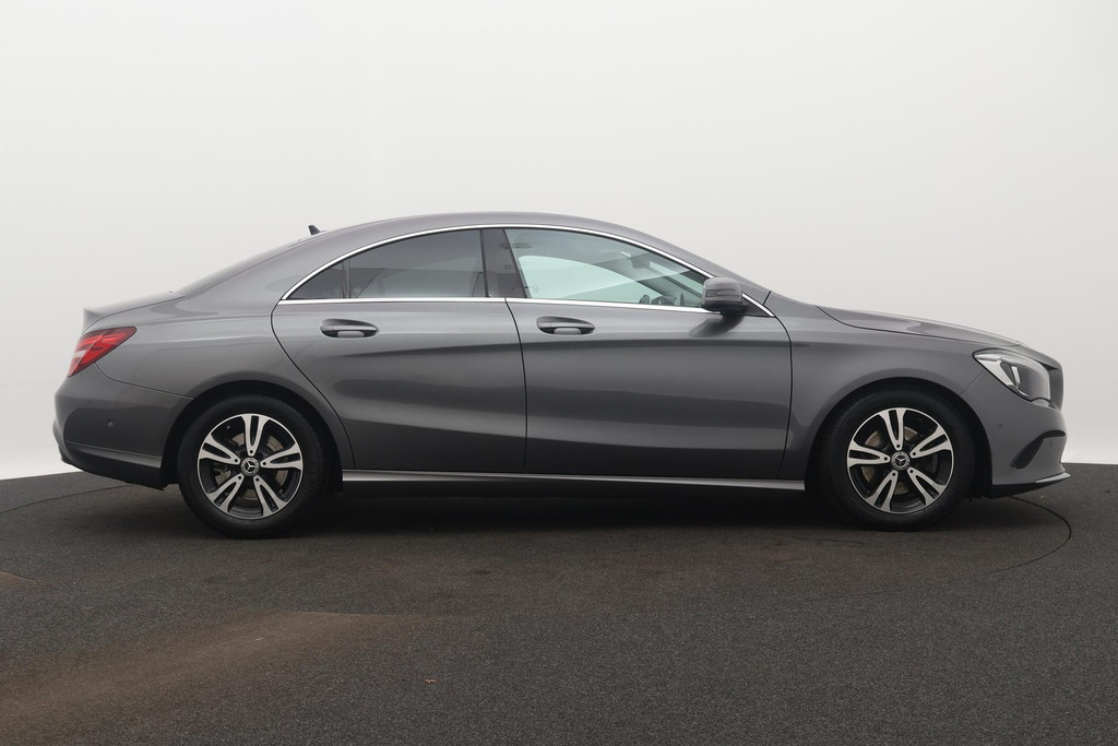 
Benz CLA-Klasse 180 Ambition Sport Automaat (NAVIGATIE, PARKEERSENSOREN, SPORTSTOELEN) vol									
