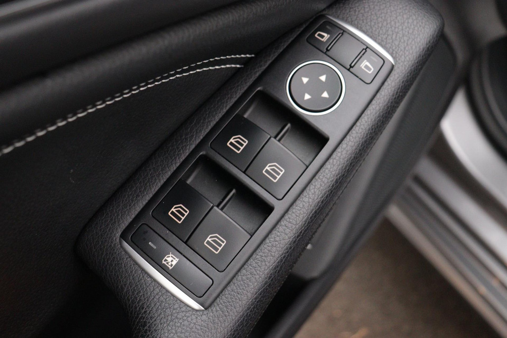 
Benz CLA-Klasse 180 Ambition Sport Automaat (NAVIGATIE, PARKEERSENSOREN, SPORTSTOELEN) vol									