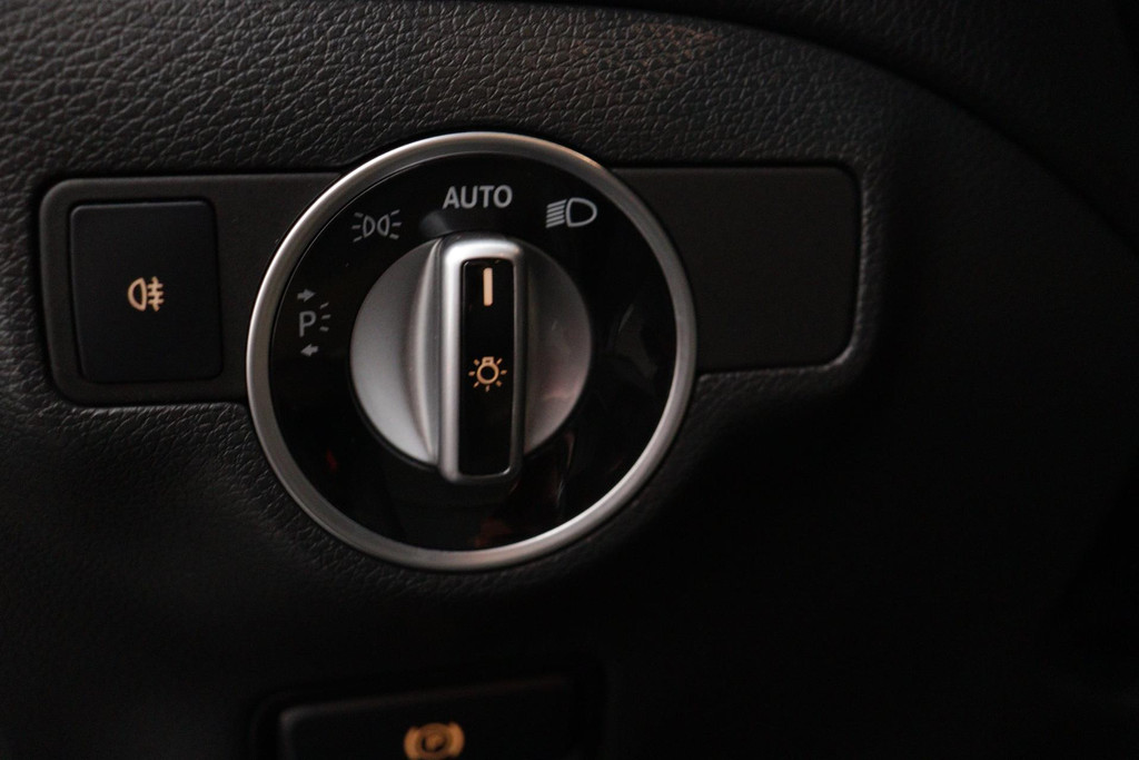 
Benz CLA-Klasse 180 Ambition Sport Automaat (NAVIGATIE, PARKEERSENSOREN, SPORTSTOELEN) vol									