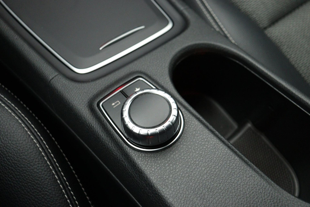 
Benz CLA-Klasse 180 Ambition Sport Automaat (NAVIGATIE, PARKEERSENSOREN, SPORTSTOELEN) vol									