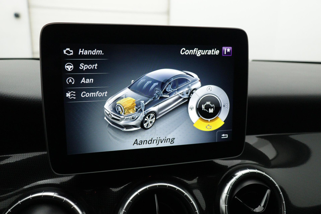 
Benz CLA-Klasse 180 Ambition Sport Automaat (NAVIGATIE, PARKEERSENSOREN, SPORTSTOELEN) vol									
