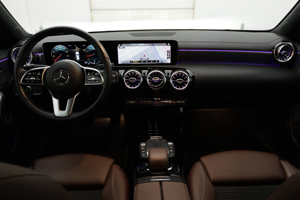 
Benz CLA-Klasse Shooting Brake 200 Business Solution Luxury(NL-auto, 1e Eig, Dealer OnderH, Sfeerverlichting, Camera, Etc vol									