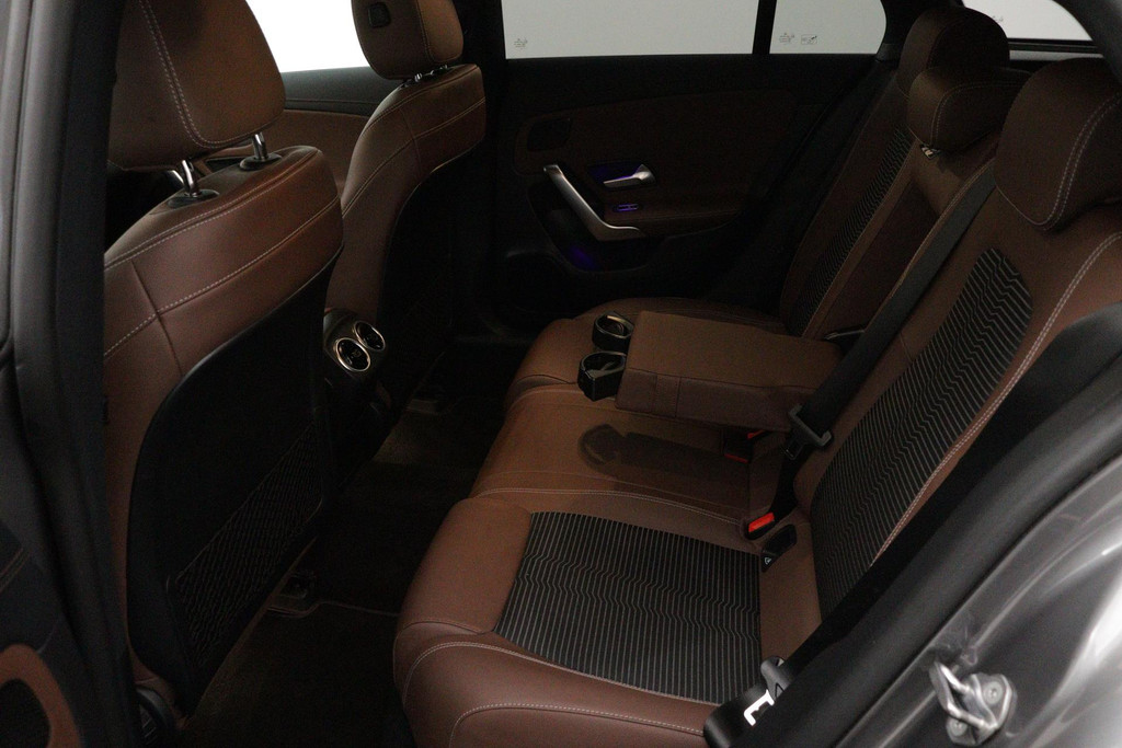 
Benz CLA-Klasse Shooting Brake 200 Business Solution Luxury(NL-auto, 1e Eig, Dealer OnderH, Sfeerverlichting, Camera, Etc vol									