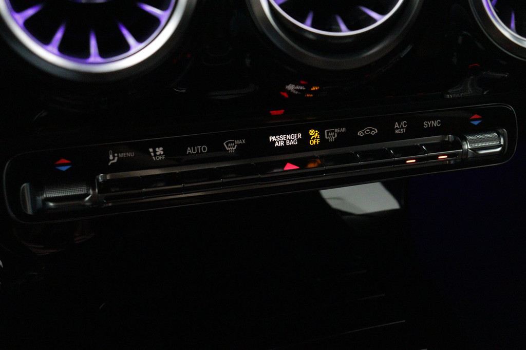 
Benz CLA-Klasse Shooting Brake 200 Business Solution Luxury(NL-auto, 1e Eig, Dealer OnderH, Sfeerverlichting, Camera, Etc vol									