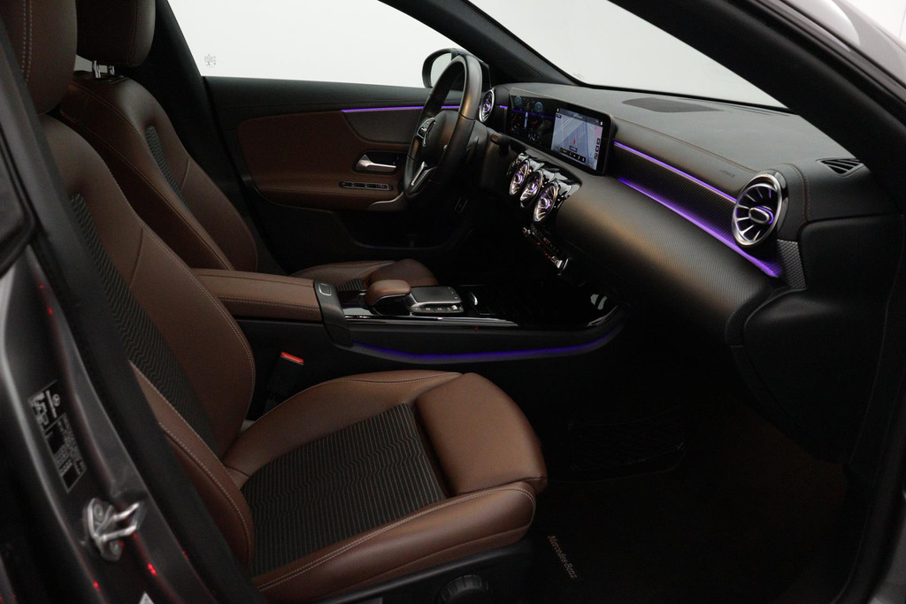 
Benz CLA-Klasse Shooting Brake 200 Business Solution Luxury(NL-auto, 1e Eig, Dealer OnderH, Sfeerverlichting, Camera, Etc vol									