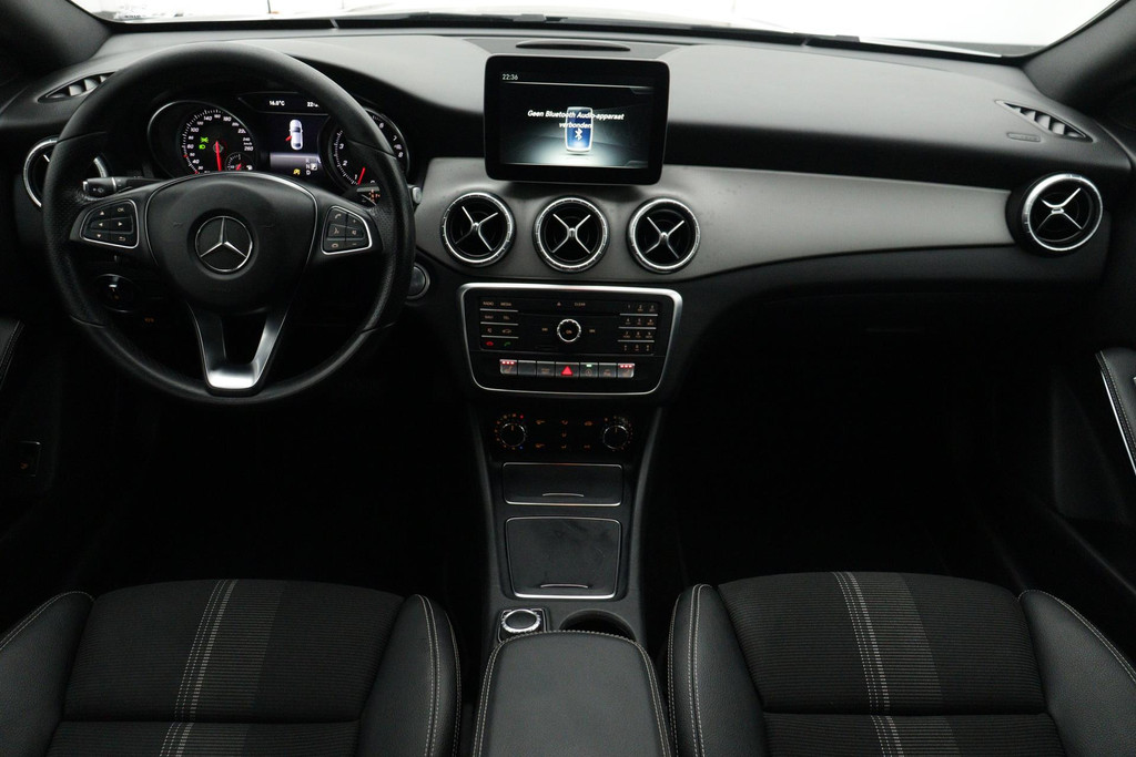 
Benz CLA-Klasse 180 Business Solution(NL-auto, Goed OnderH, Navi Groot, StoelV, Cruise Con, Sportstoelen, Etc) vol									