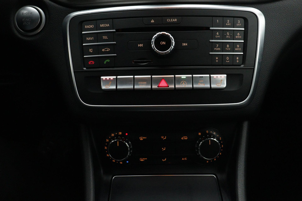 
Benz CLA-Klasse 180 Business Solution(NL-auto, Goed OnderH, Navi Groot, StoelV, Cruise Con, Sportstoelen, Etc) vol									