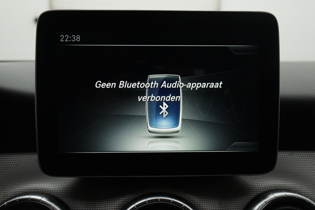 
Benz CLA-Klasse 180 Business Solution(NL-auto, Goed OnderH, Navi Groot, StoelV, Cruise Con, Sportstoelen, Etc) vol									