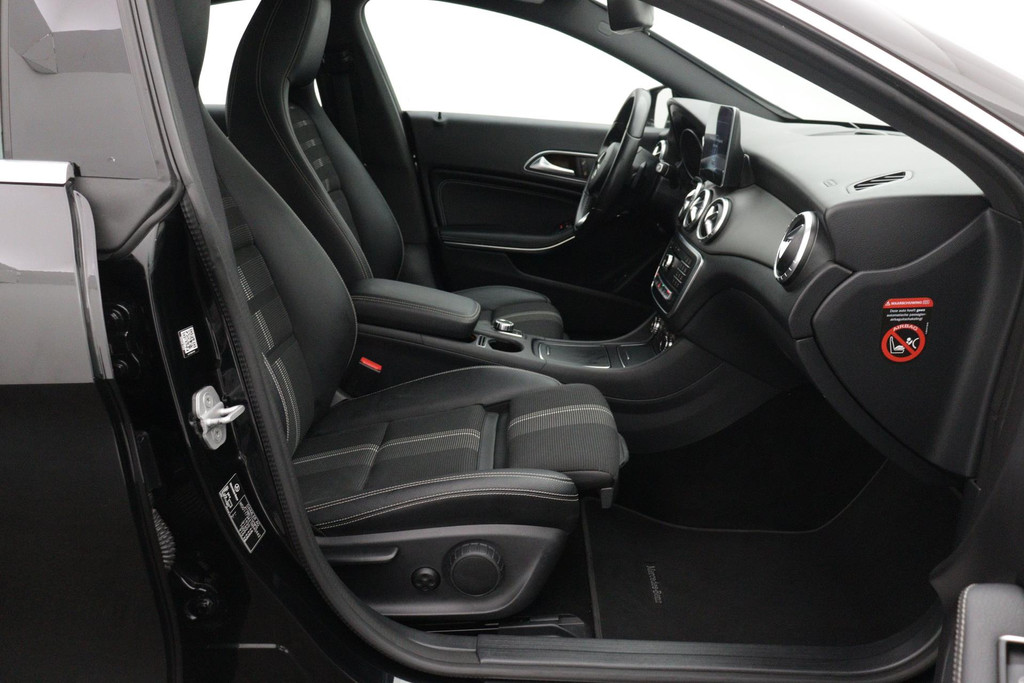
Benz CLA-Klasse 180 Business Solution(NL-auto, Goed OnderH, Navi Groot, StoelV, Cruise Con, Sportstoelen, Etc) vol									