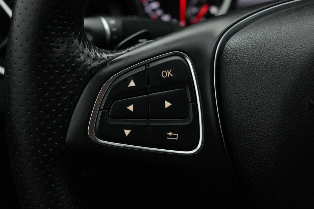 
Benz CLA-Klasse 180 Business Solution(NL-auto, Goed OnderH, Navi Groot, StoelV, Cruise Con, Sportstoelen, Etc) vol									