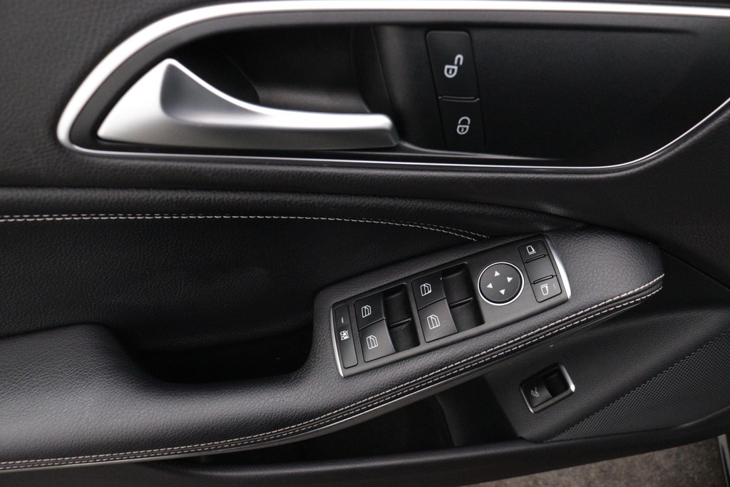 
Benz CLA-Klasse 180 Business Solution(NL-auto, Goed OnderH, Navi Groot, StoelV, Cruise Con, Sportstoelen, Etc) vol									