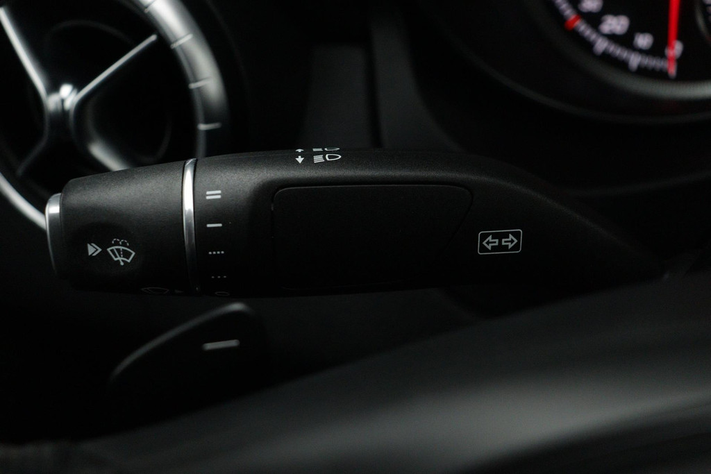 
Benz CLA-Klasse 180 Business Solution(NL-auto, Goed OnderH, Navi Groot, StoelV, Cruise Con, Sportstoelen, Etc) vol									