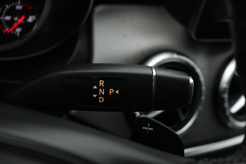 
Benz CLA-Klasse 180 Business Solution(NL-auto, Goed OnderH, Navi Groot, StoelV, Cruise Con, Sportstoelen, Etc) vol									