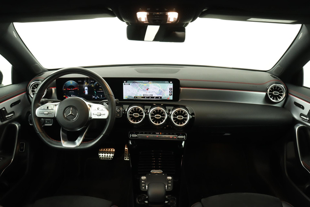 
Benz CLA-Klasse Shooting Brake 200 Business Solution AMG(NL-auto, 1e eig, Dealer onderH, SfeerV, Panorama, Camera, Etc) vol									