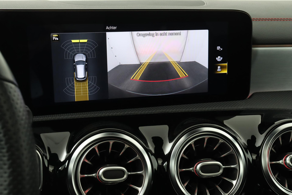 
Benz CLA-Klasse Shooting Brake 200 Business Solution AMG(NL-auto, 1e eig, Dealer onderH, SfeerV, Panorama, Camera, Etc) vol									