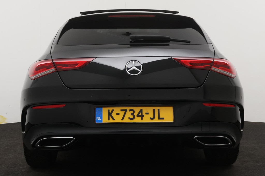 
Benz CLA-Klasse Shooting Brake 200 Business Solution AMG(NL-auto, 1e eig, Dealer onderH, SfeerV, Panorama, Camera, Etc) vol									