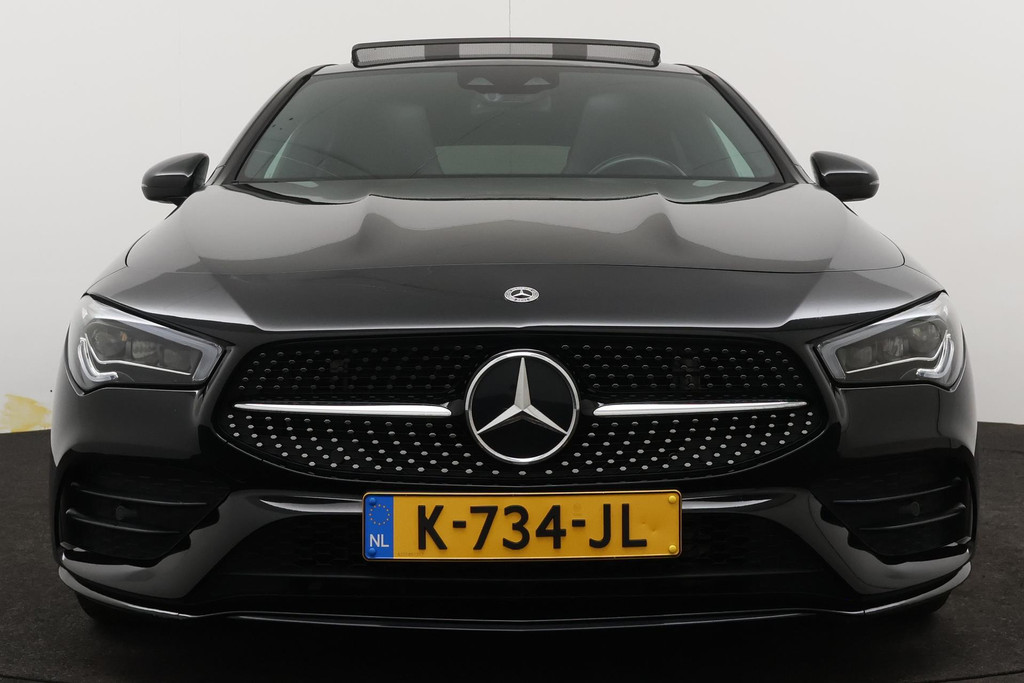 
Benz CLA-Klasse Shooting Brake 200 Business Solution AMG(NL-auto, 1e eig, Dealer onderH, SfeerV, Panorama, Camera, Etc) vol									