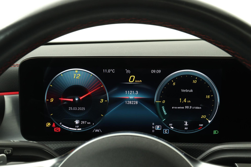 
Benz CLA-Klasse Shooting Brake 200 Business Solution AMG(NL-auto, 1e eig, Dealer onderH, SfeerV, Panorama, Camera, Etc) vol									