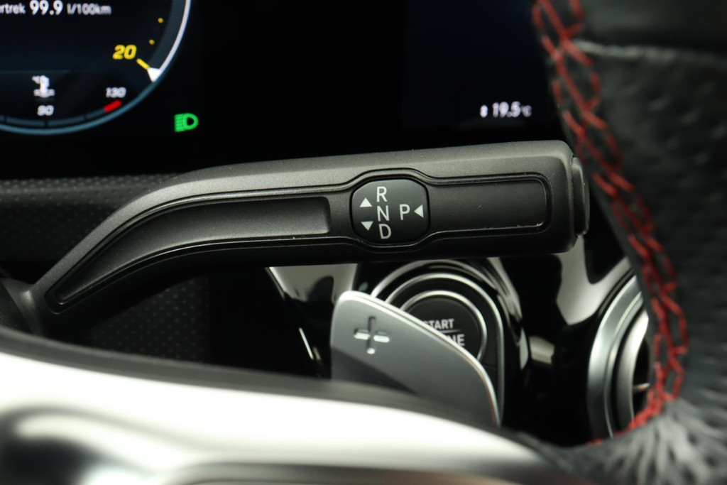 
Benz CLA-Klasse Shooting Brake 200 Business Solution AMG(NL-auto, 1e eig, Dealer onderH, SfeerV, Panorama, Camera, Etc) vol									